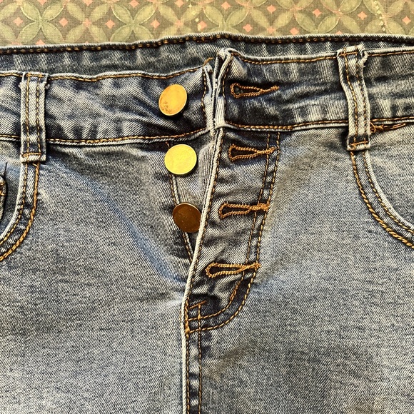 Denim button up skirt - Picture 2 of 4